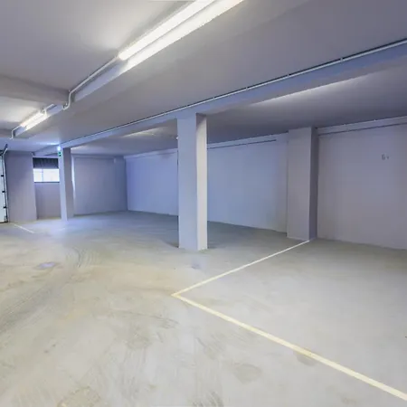 Terra Eden Brand New 1br W Private Garage 法鲁区